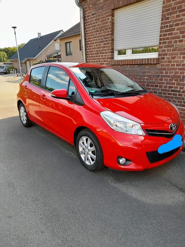 Rot Gebraucht 2012 Toyota Yaris Kleinwagen | 6.600 € (Fairer Preis) - Bild 1/4