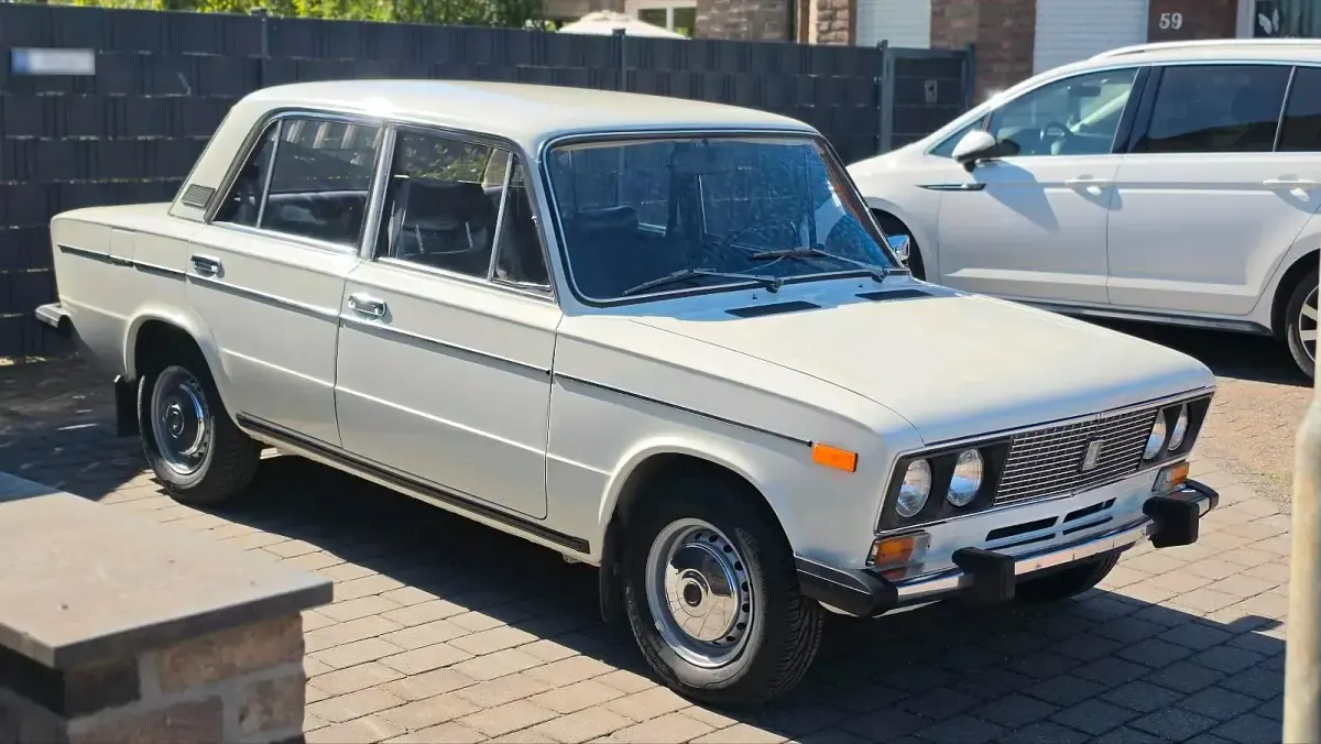 Second-hand Lada 2106 75 CP (55 kW) 1986 Alb Berlinǎ