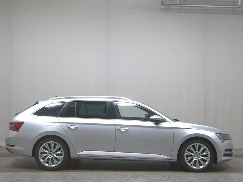 Brilliantsilber metallic Gebraucht 2021 Skoda Superb Limousine | 19.980 € (Fairer Preis) - Bild 1/4
