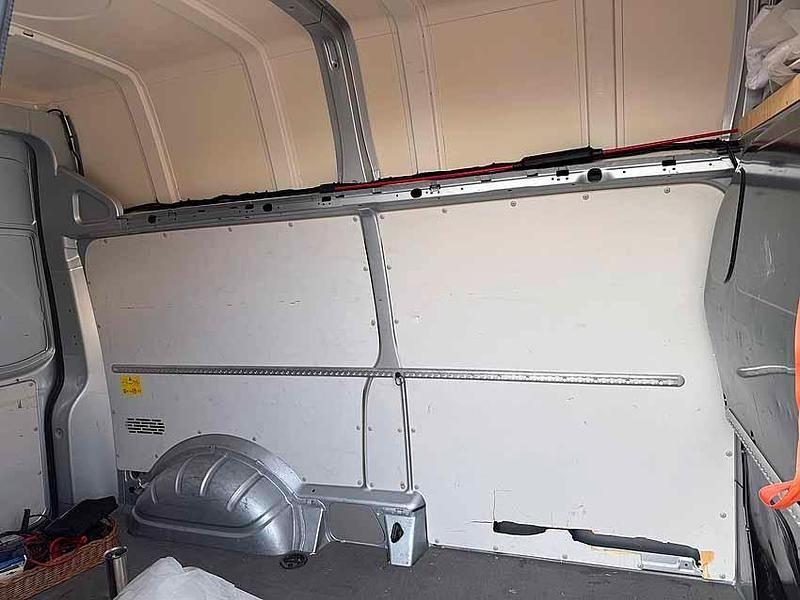 Second-hand VW Transporter 204 CP (150 kW) 2017 Argintiu Van