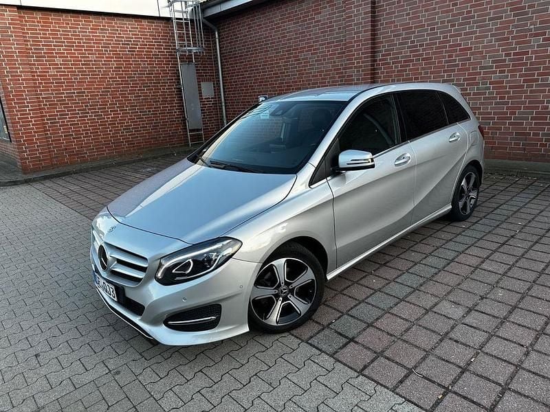Gebraucht Mercedes B220 Urban 177 PS (130 kW) 2017 Silber Van / Kleinbus