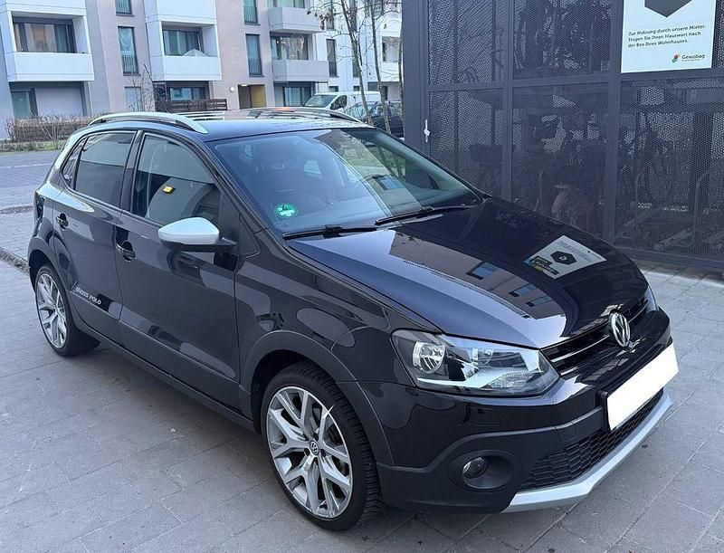Schwarz Gebraucht 2015 VW Polo Cross Kleinwagen | 8.999 € (Fairer Preis) - Bild 1/4