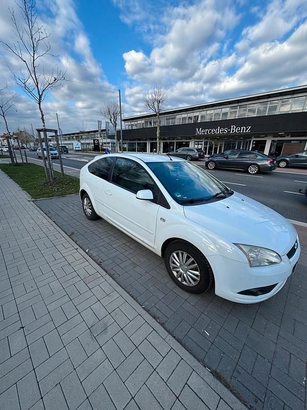 Gebraucht Ford Focus 115 PS (84 kW) 2007 Weiß Kleinwagen