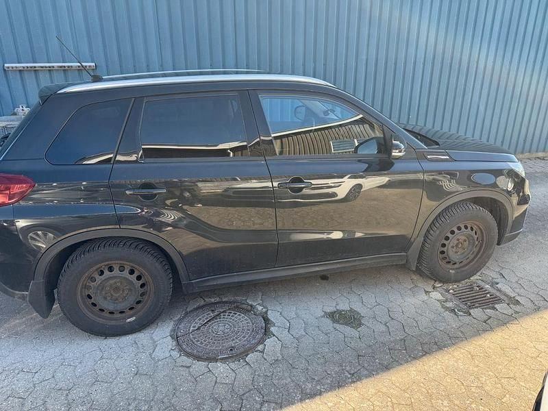 Gebraucht Suzuki Vitara Comfort 111 PS (81 kW) 2020 Schwarz SUV