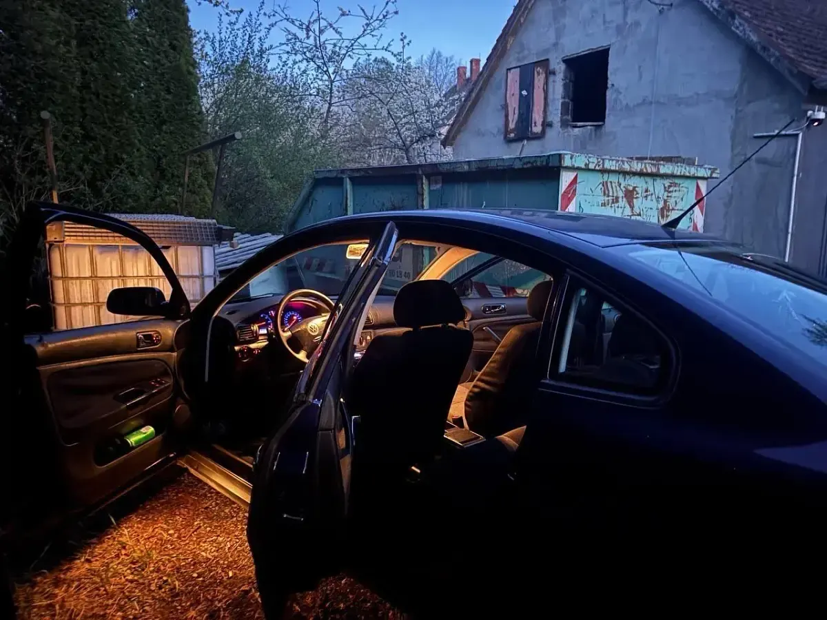 Usata VW Passat 100 CV (73 kW) 1999 Blu Berlina