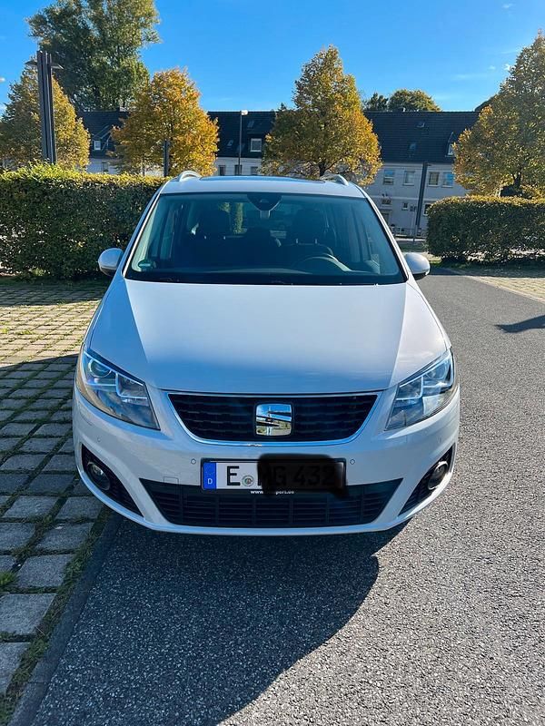 Weiß Gebraucht 2019 Seat Alhambra Style Van / Kleinbus | 26.000 € (Fairer Preis) - Bild 1/4