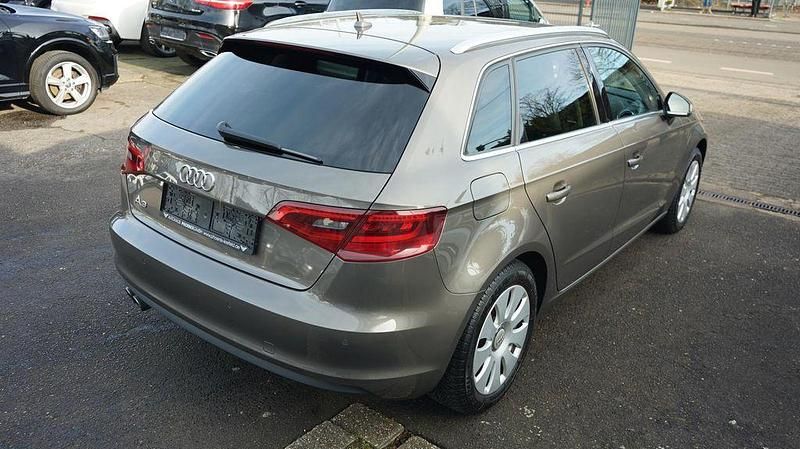 Gebraucht Audi A3 Ambiente 122 PS (89 kW) 2014 Grau Limousine