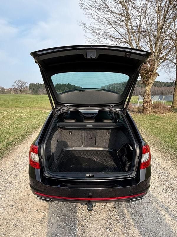 Second-hand Skoda Octavia RS 184 CP (135 kW) 2015 Negru Hatchback