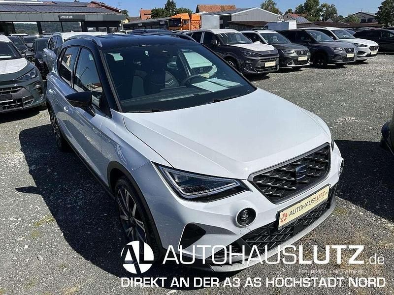 Gebraucht Seat Arona FR 116 PS (85 kW) 2024 Nevada weiß schwarz metallic SUV