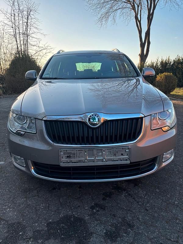 Gebraucht Skoda Superb 160 PS (117 kW) 2010 Braun Kombi