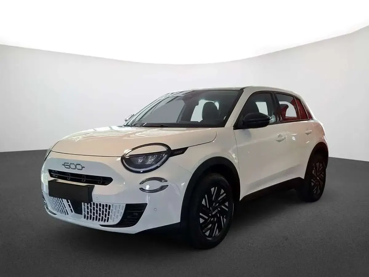 Gebraucht Fiat 600 101 PS (74 kW) 2025 Weiß SUV