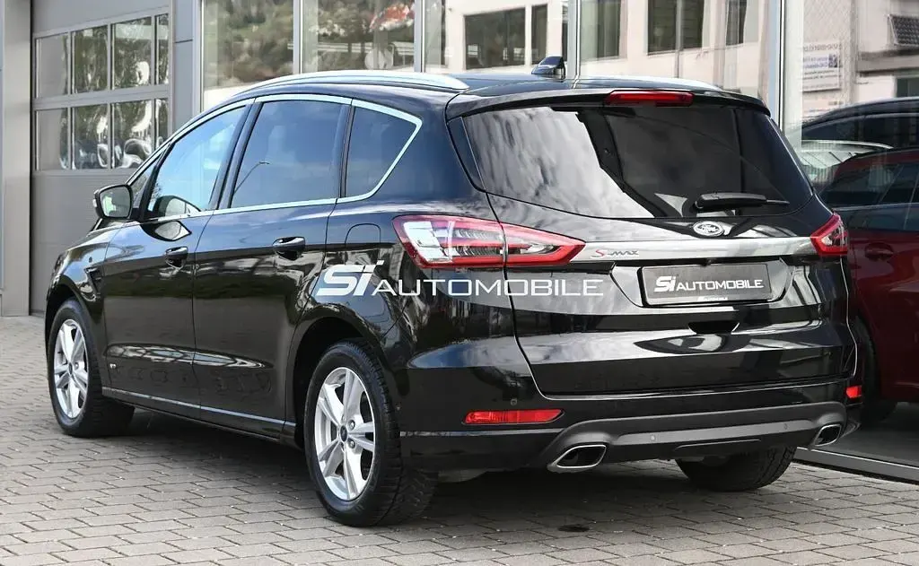 Gebraucht Ford S-MAX Titanium 190 PS (139 kW) 2022 Schwarz Van / Kleinbus