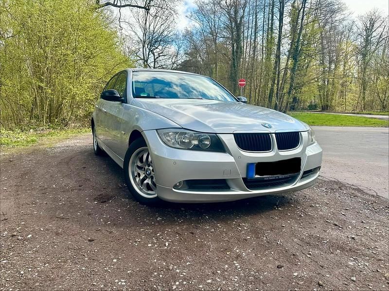 Gebraucht BMW 320 163 PS (119 kW) 2006 Silber Limousine