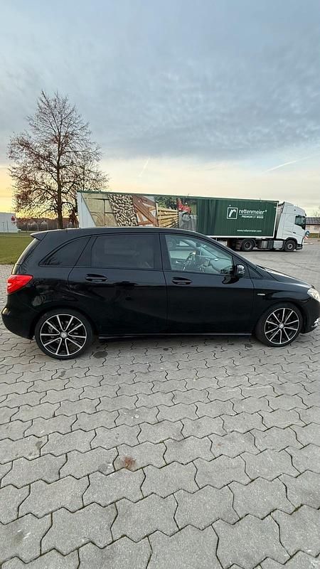 Gebraucht Mercedes B200 Sport 156 PS (114 kW) 2012 Schwarz Van / Kleinbus