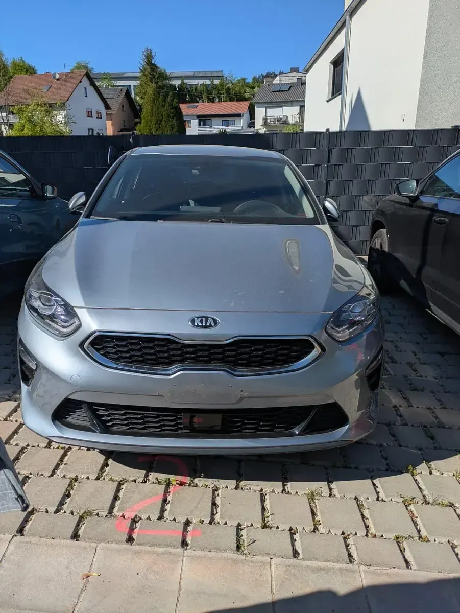 Gebraucht Kia Ceed Spirit 140 PS (102 kW) 2020 Grau Kleinwagen