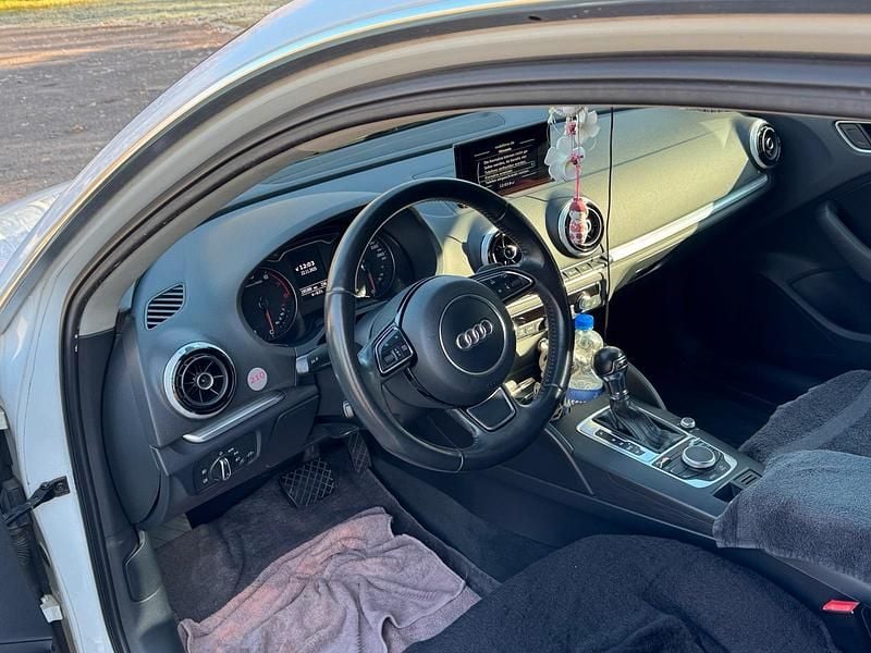 Weiß Gebraucht 2012 Audi A3 Kleinwagen | 7.490 € (Fairer Preis) - Bild 1/4