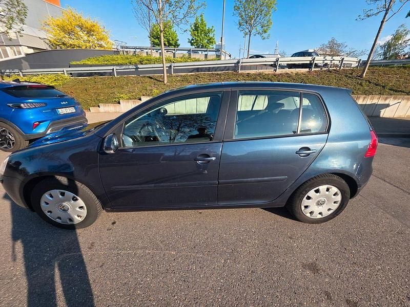 Blau Gebraucht 2007 VW Golf V Trendline Limousine | 2.000 € (Guter Preis) - Bild 1/4