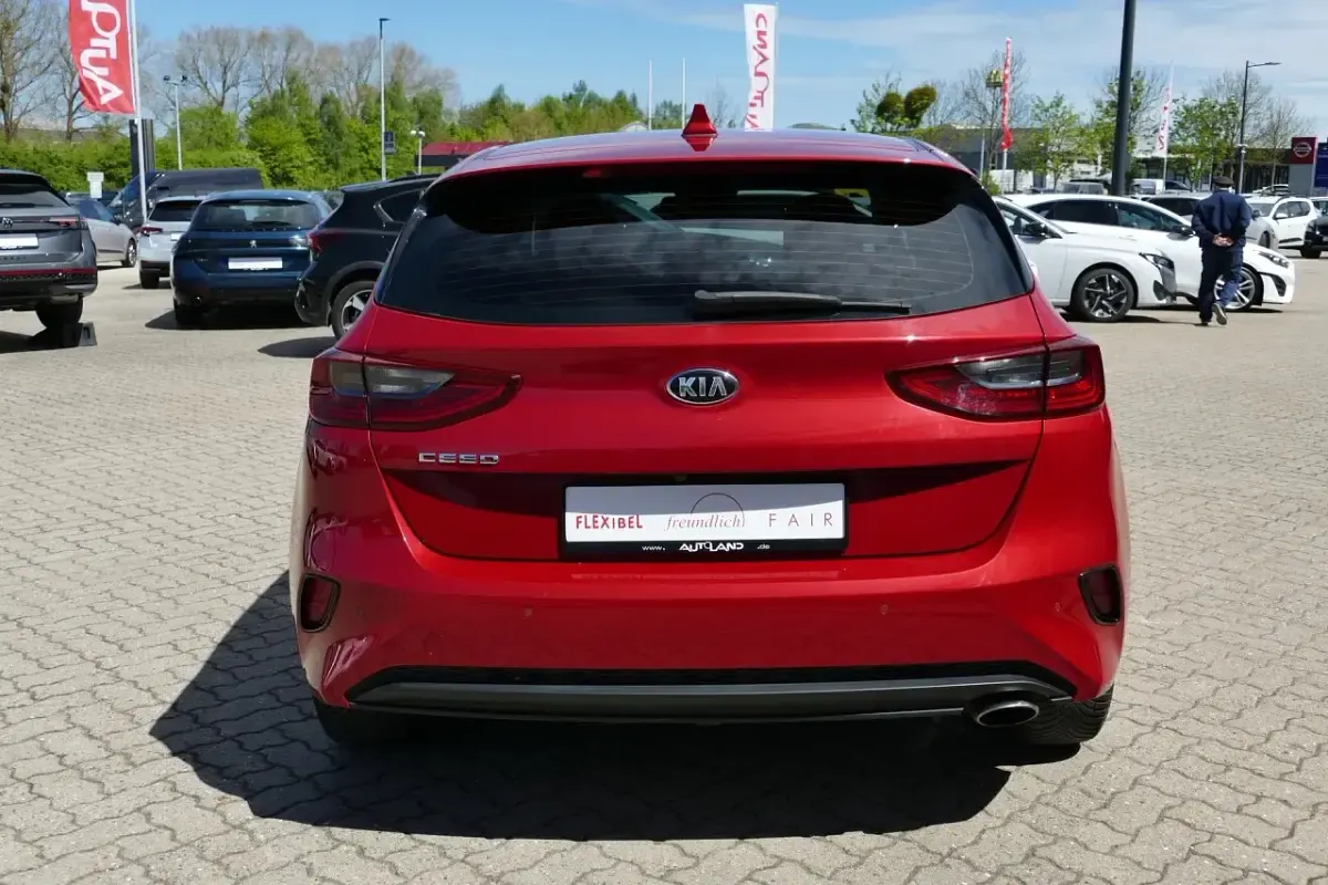 Gebraucht Kia Ceed 140 PS (102 kW) 2020 Rot Kleinwagen
