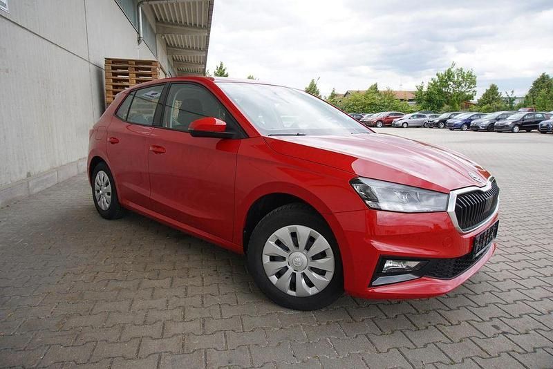 Velvetrot metallic Gebraucht 2023 Skoda Fabia Selection Limousine | 14.950 € (Superpreis) - Bild 1/4
