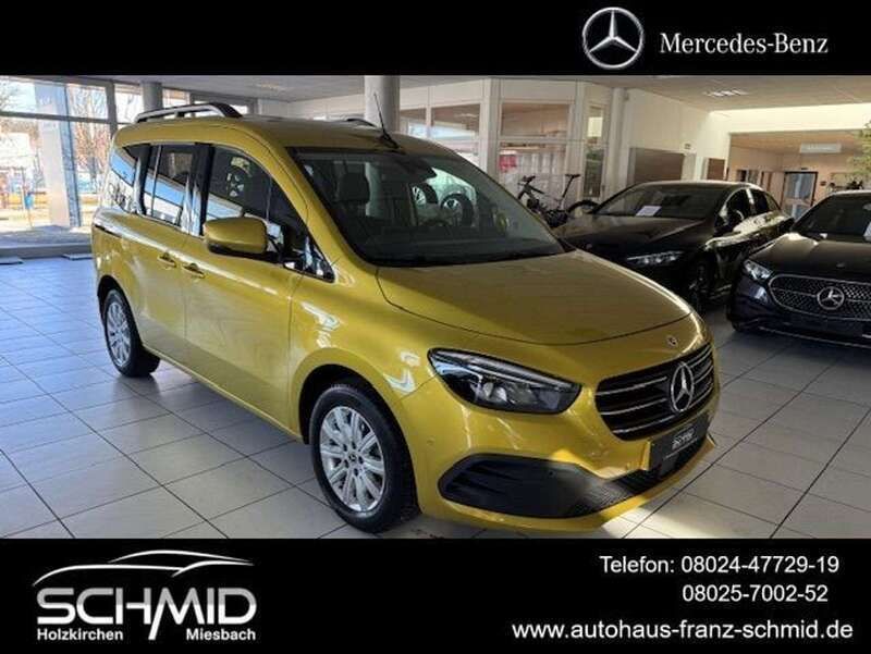Limonitgelb Gebraucht 2023 Mercedes 180 Progressive Limousine | 31.777 € (Teuer) - Bild 1/4