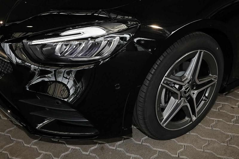 Gebraucht Mercedes B200 AMG 163 PS (119 kW) 2025 Metalliclack kosmosschwarz Van / Kleinbus