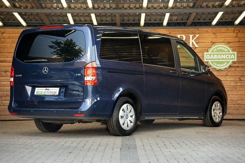 Gebraucht Mercedes V220 Avantgarde 163 PS (119 kW) 2014 Blau Van / Kleinbus
