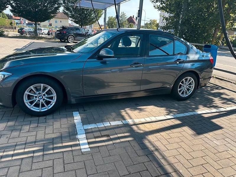 Gebraucht BMW 320 184 PS (135 kW) 2013 Grau Limousine