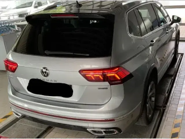 Gebraucht VW Tiguan Allspace R-line 150 PS (110 kW) 2022 Silber SUV