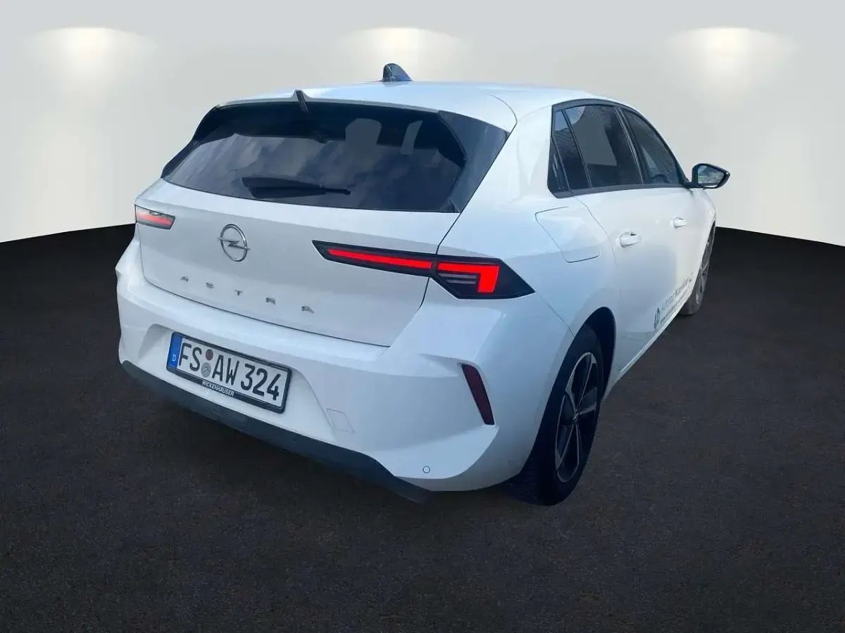 Gebraucht Opel Astra Edition 131 PS (96 kW) 2025 Lack weiss banquise/typ aussen Limousine