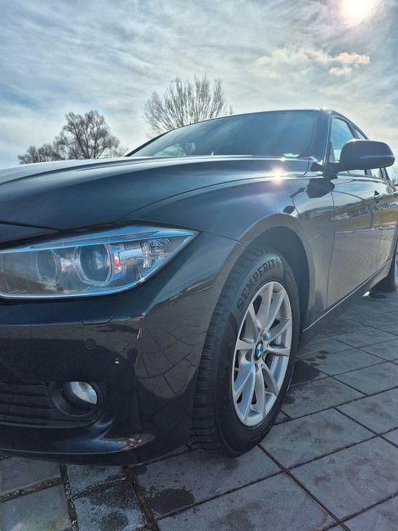 Gebraucht BMW 320 184 PS (135 kW) 2015 Schwarz Limousine