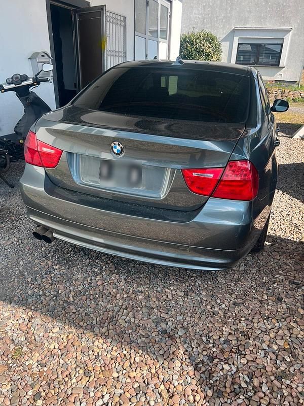 Brugt BMW 325 218 HK (160 kW) 2009 Grå Sedan