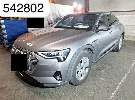Grau Gebraucht 2021 Audi e-tron Sportback Sport SUV | 26.450 € (Guter Preis) - Bild 1/4