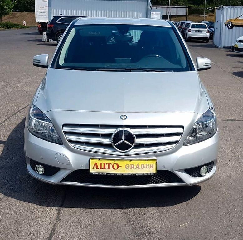 Gebraucht Mercedes B180 122 PS (89 kW) 2014 Polarsilber  metalliclack Van / Kleinbus