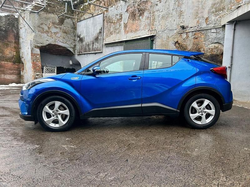 Blau Gebraucht 2017 Toyota C-HR SUV | 14.100 € (Guter Preis) - Bild 1/4