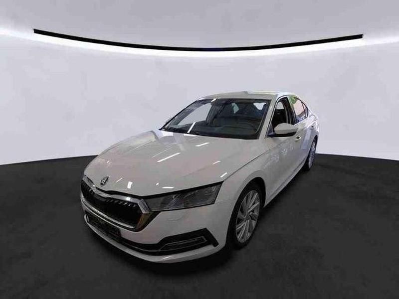 Candyweiss Gebraucht 2023 Skoda Octavia Limousine | 33.988 € (Teuer) - Bild 1/4