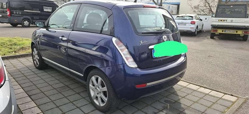 Gebraucht Lancia Ypsilon 77 PS (56 kW) 2008 Blau Kleinwagen