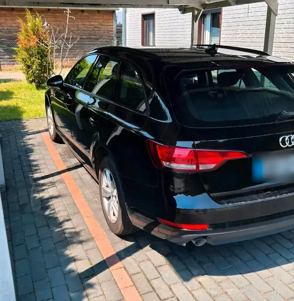 Gebraucht Audi A4 150 PS (110 kW) 2018 Schwarz Kombi