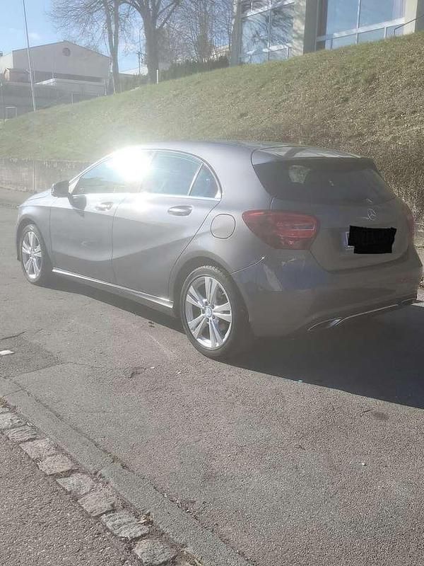 Gebraucht Mercedes A180 122 PS (89 kW) 2016 Grau Limousine
