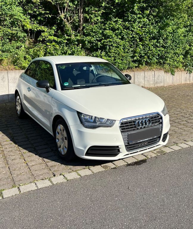 Weiß Gebraucht 2011 Audi A1 Attraction Kleinwagen | 5.000 € (Fairer Preis) - Bild 1/4