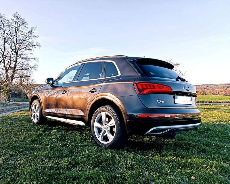 Braun Gebraucht 2020 Audi Q5 Ambiente SUV | 27.000 € (Superpreis) - Bild 1/4