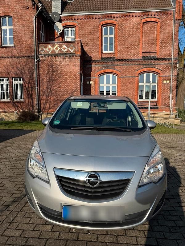 Silber Gebraucht 2010 Opel Meriva Van / Kleinbus | 2.500 € (Etwas zu teuer) - Bild 1/4