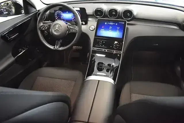 Second-hand Mercedes C220 200 CP (147 kW) 2023 Negru Berlinǎ
