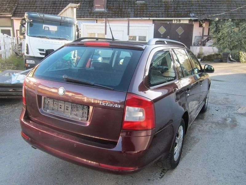 Gebraucht Skoda Octavia 140 PS (102 kW) 2010 Rot Limousine