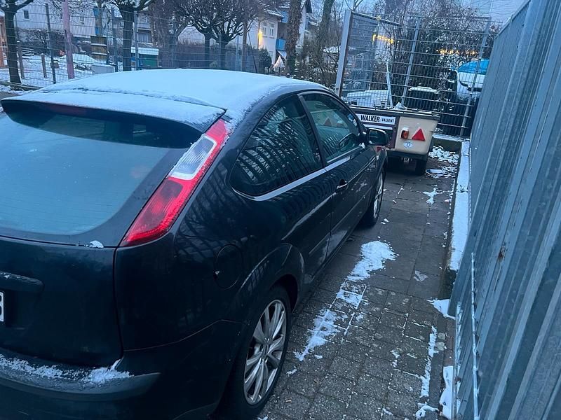 Gebraucht Ford Focus 145 PS (106 kW) 2006 Schwarz Coupé