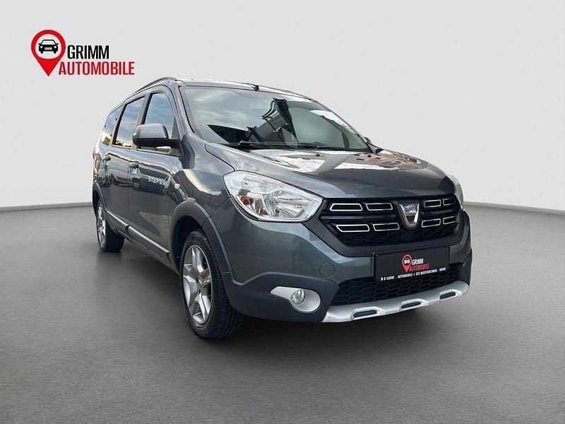 Grau Gebraucht 2018 Dacia Lodgy Stepway Van / Kleinbus | 12.890 € (Etwas zu teuer) - Bild 1/4