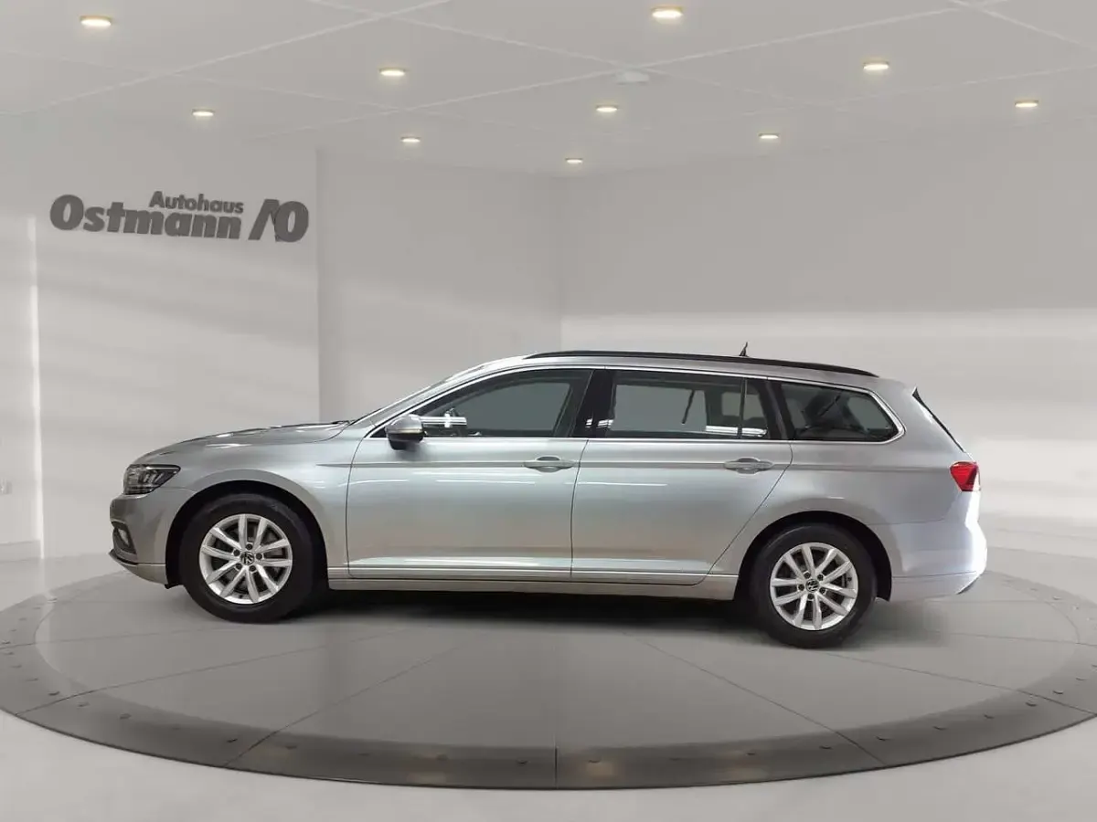 Gebraucht VW Passat Business 150 PS (110 kW) 2023 Silber Kombi