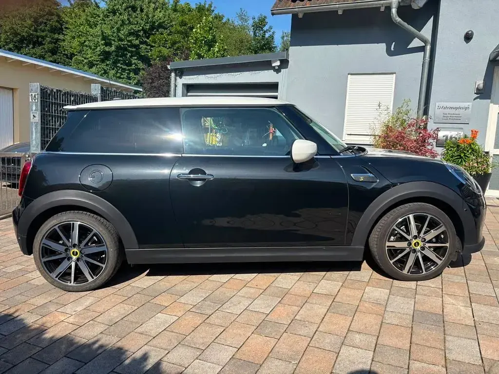 Gebraucht Mini Cooper SE 135 kW (184 PS) 2023 Midnight black Kleinwagen