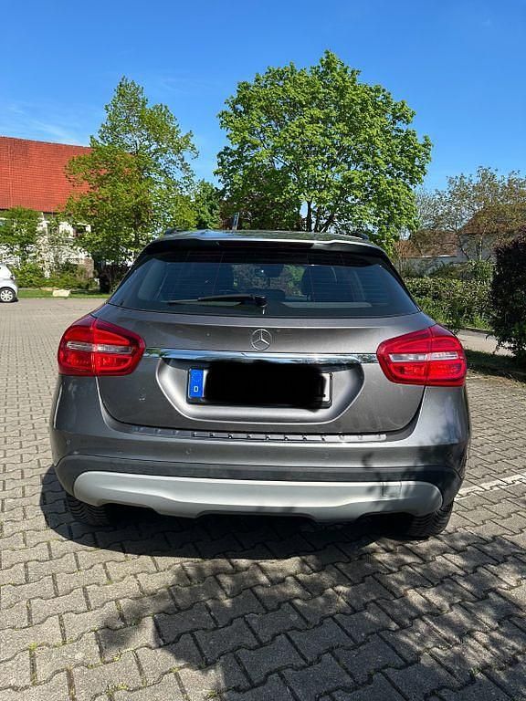 Gebraucht Mercedes GLA220 177 PS (130 kW) 2014 Silber SUV