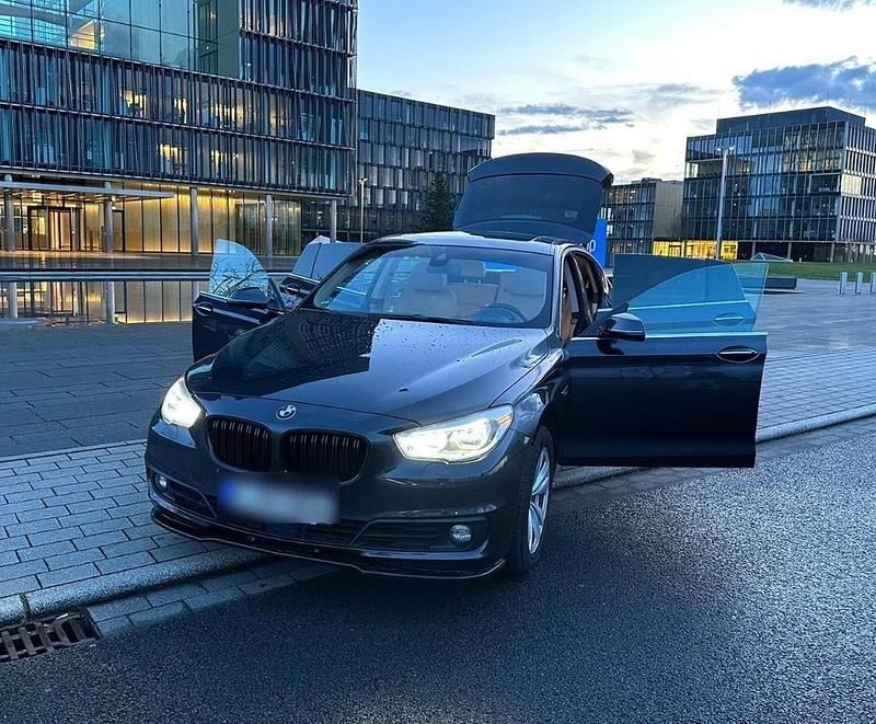 Grau Gebraucht 2016 BMW 530 Gran Turismo Limousine | 14.600 € (Superpreis) - Bild 1/4