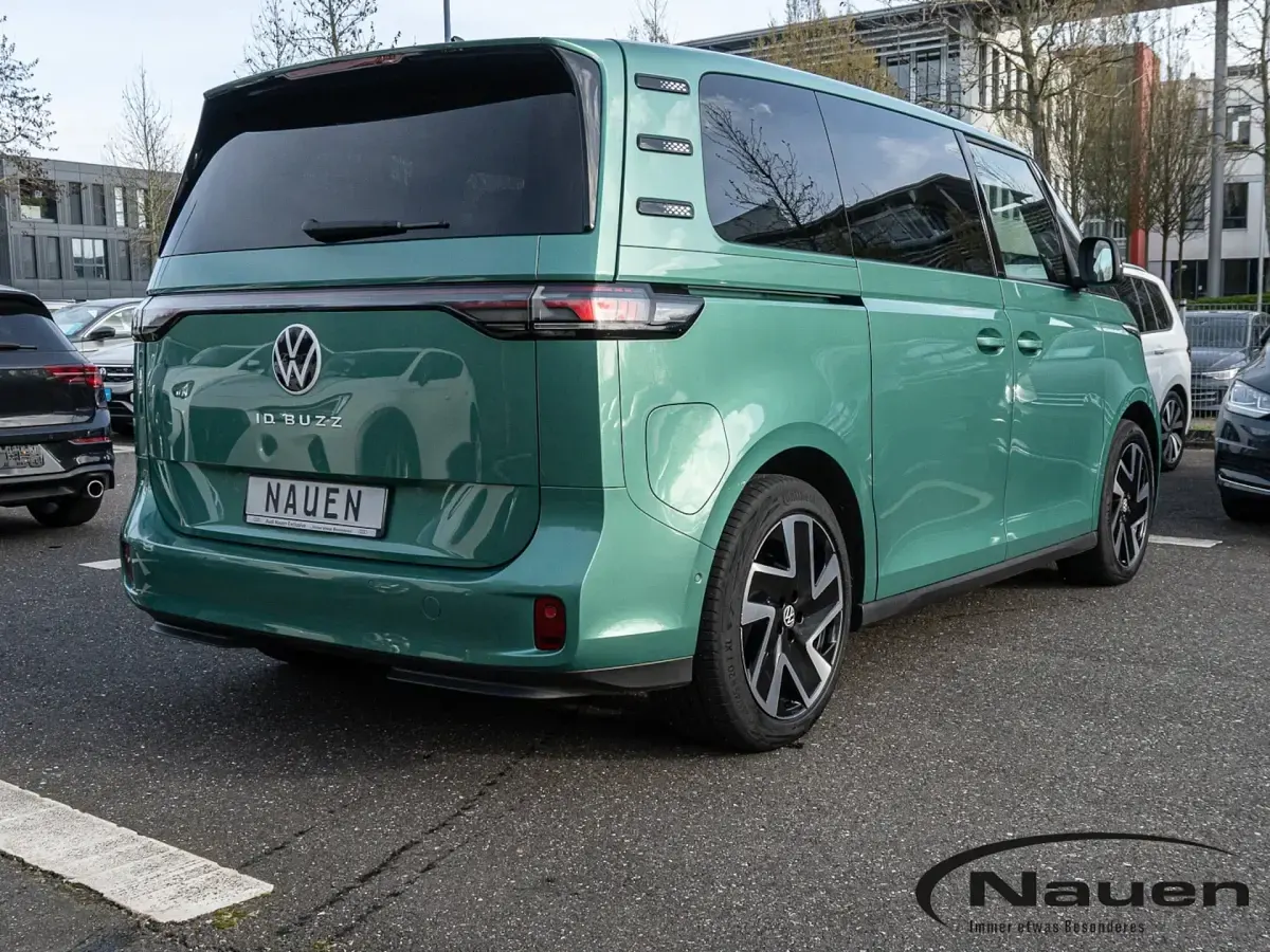 Używany VW ID. Buzz Pro 150 kW (204 KM) 2023 Srebrny Minivan